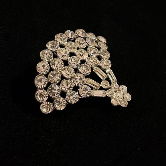 Jewelry - Fan Shaped Vintage Rhinestone Brooch‎